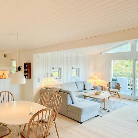 Sommerhus Med Havudsigt Ved Faldsled بيت للعطل Millinge