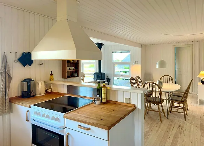 بيت للعطل With Harbour View In Falsled