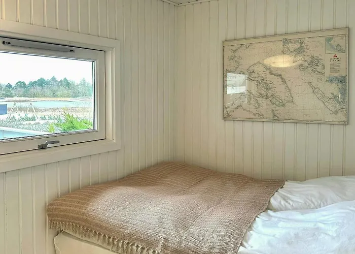 With Harbour View In Falsled